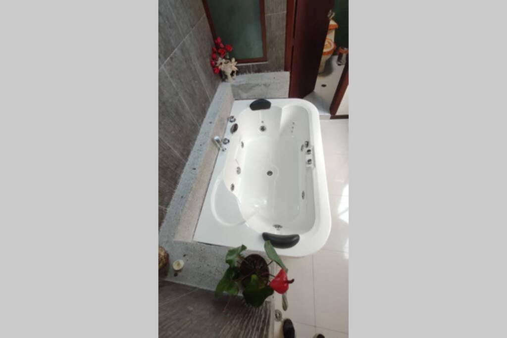 Turi Suite Con Jacuzzi, Centro De La Ciudad Баньос Экстерьер фото